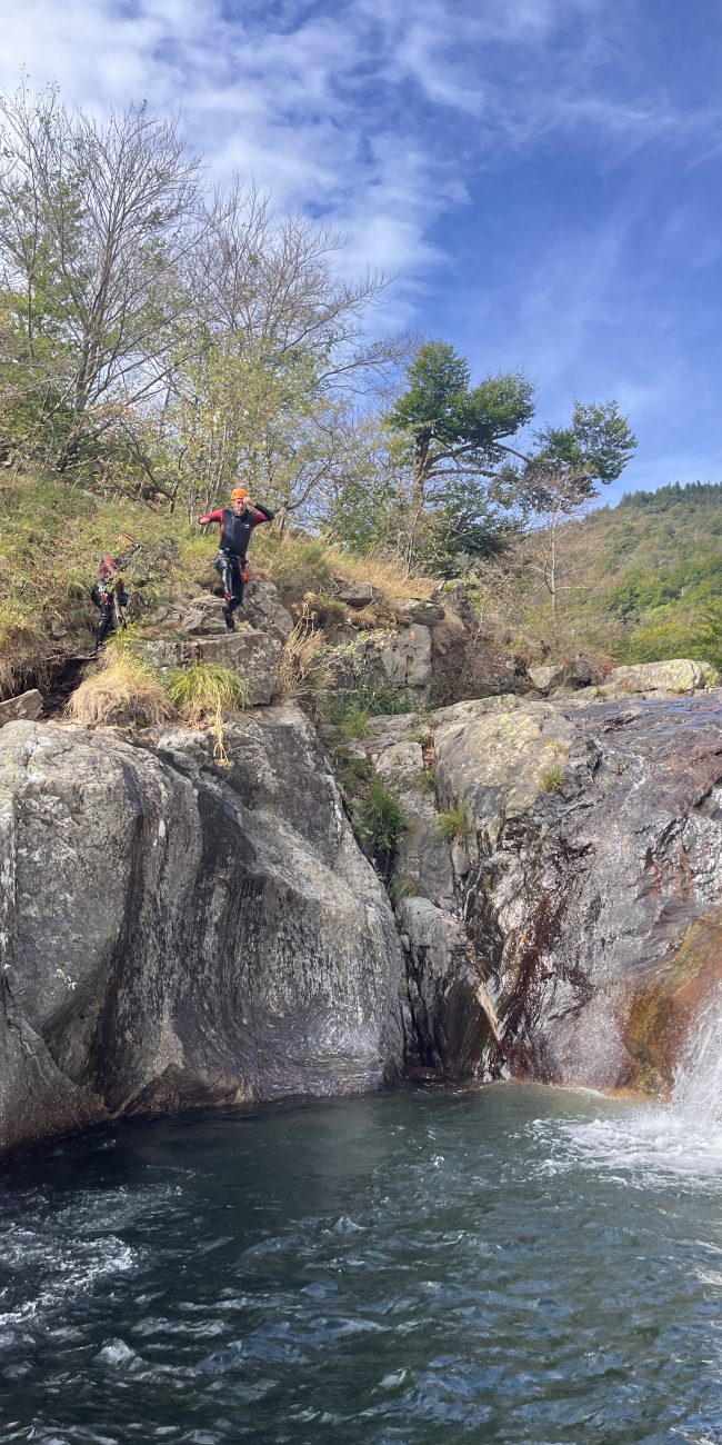 Guide professionnel canyoning en Ardèche Aventure