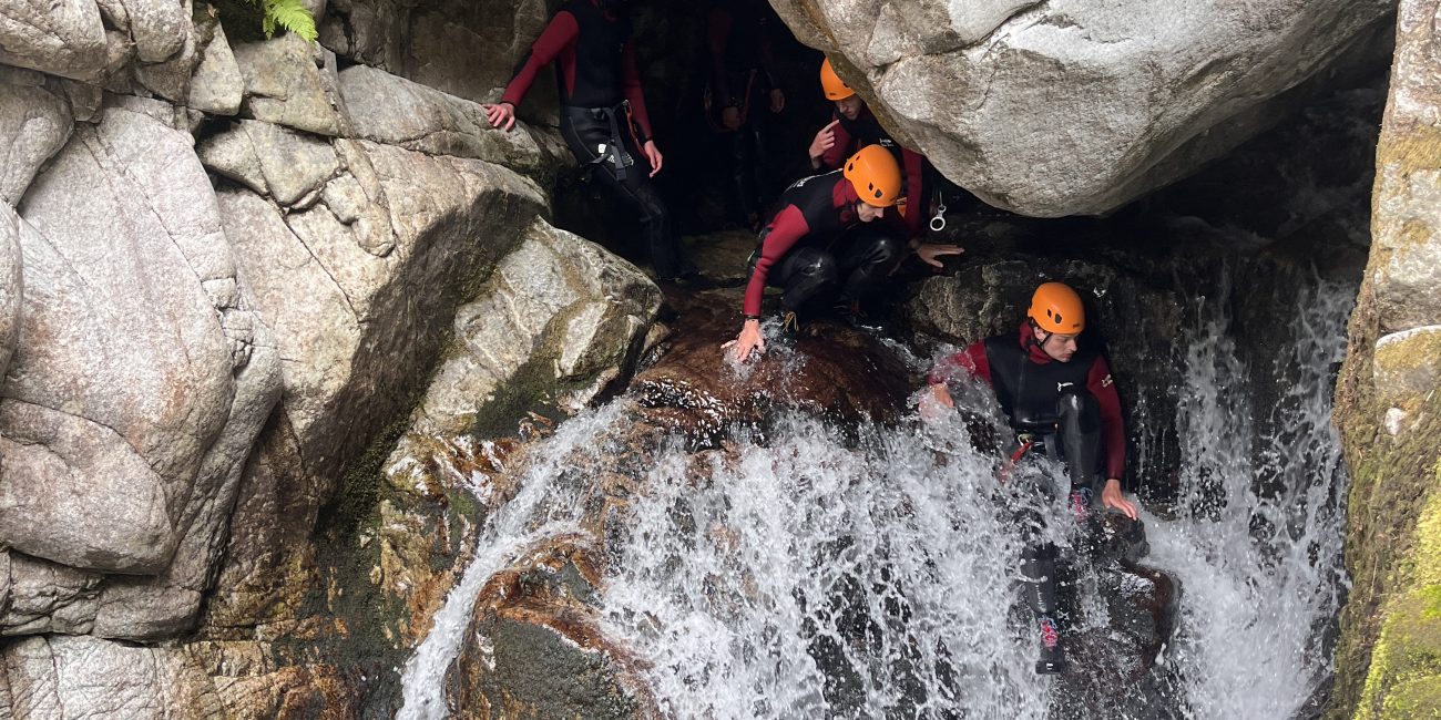 Wandeling in de rivier ardeche buiten activiteiten