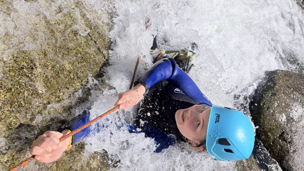 interm&eacute;diaire canyon cascade rappel famille rivi&egrave;re