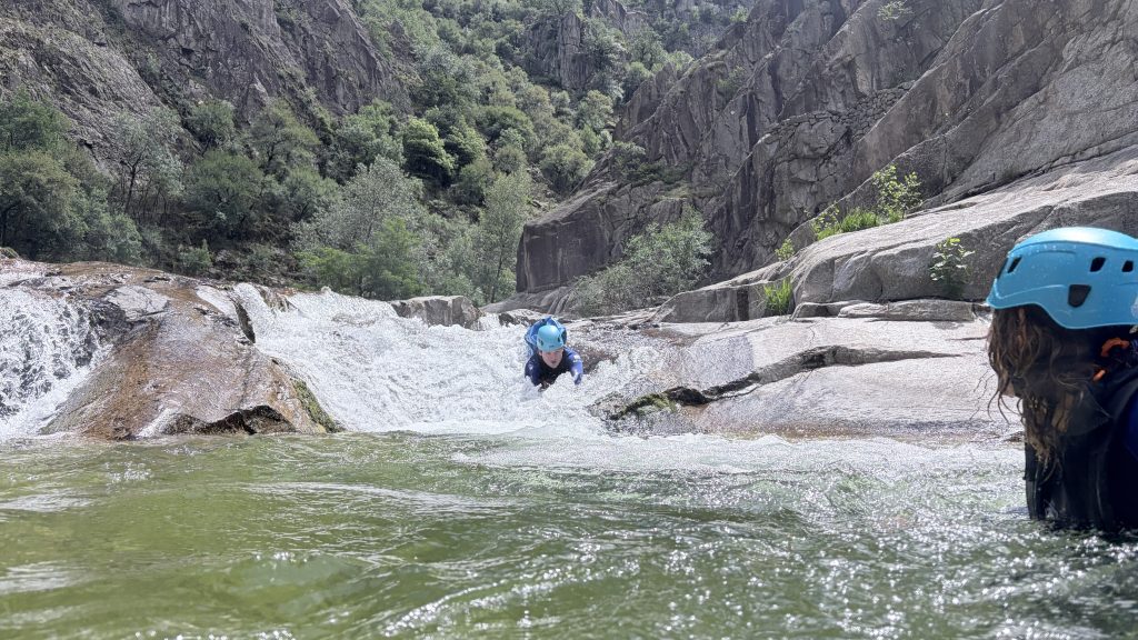 marche aquatique canyon d&eacute;couverte familial en ard&egrave;che