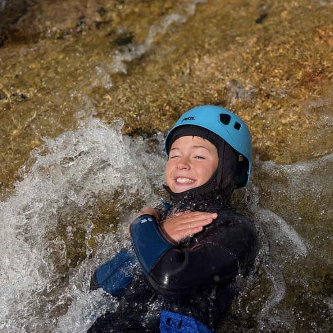loisir aquatique activité en ardeche pour la famille avec guide