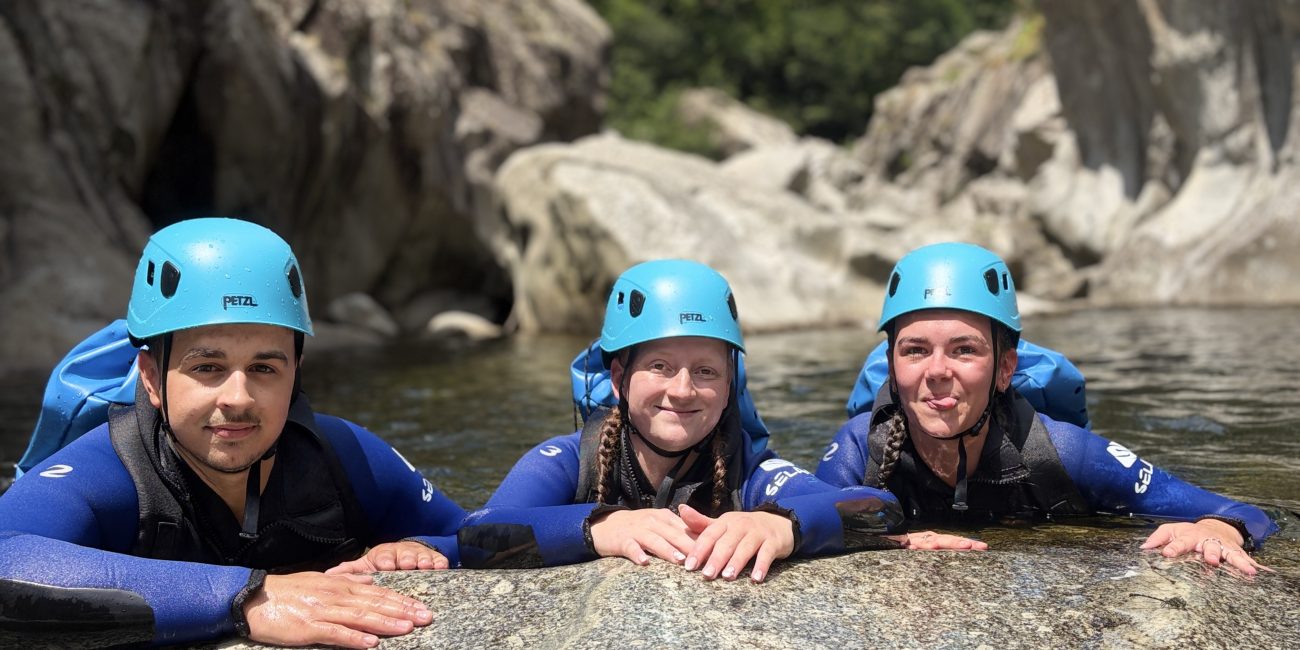 activite famille sauts aquatique canyoning en Ardeche