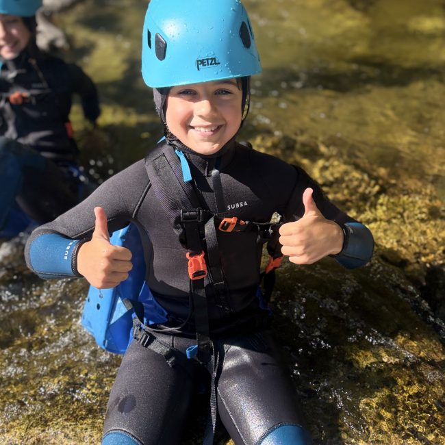 activite famille sauts aquatique canyoning en Ardeche avec guide