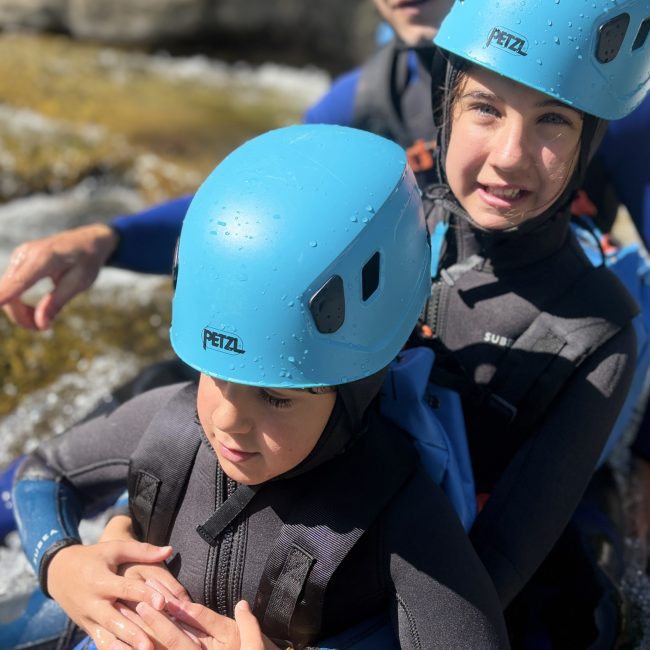 activite famille sauts aquatique canyoning en Ardeche avec guide _8932