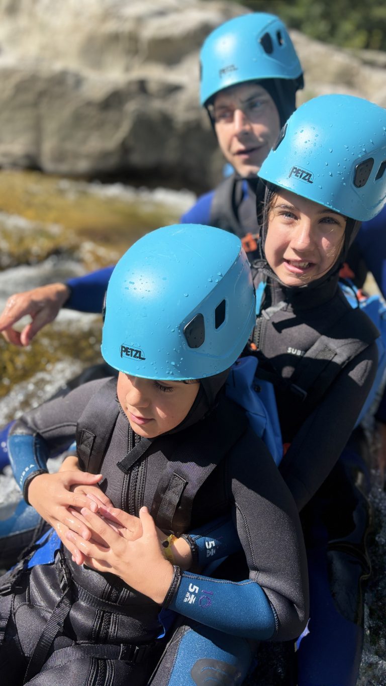 activite famille sauts aquatique canyoning en Ardeche avec guide _8932