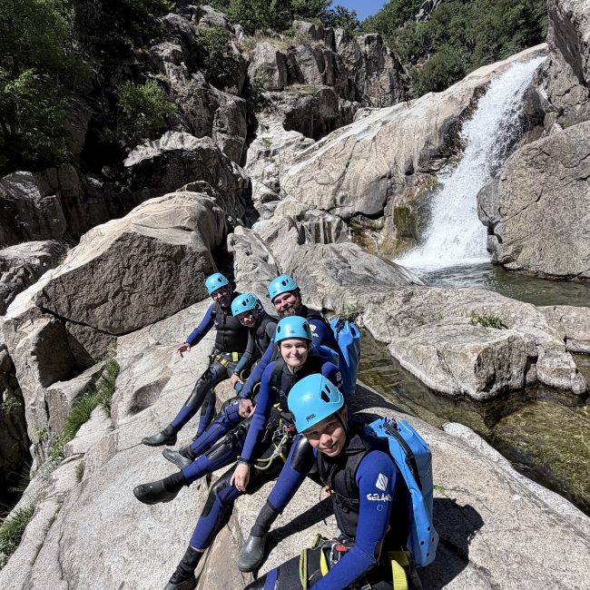 cascade piscine naturelle canyoning famille intermediaire