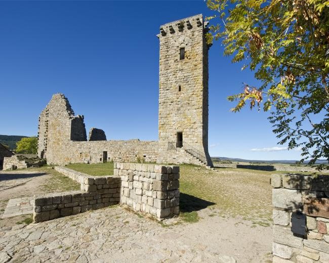lozere garde guerin villlage medieval