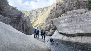 les vans canyoning sur le chassezac en famille sportive aventure naturel original_2430