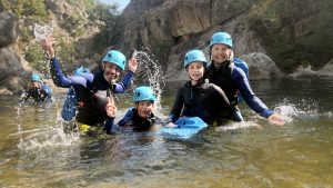 les vans canyoning sur le chassezac en famille sportive aventure naturel original