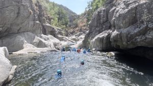 les vans canyoning sur le chassezac en famille sportive aventure naturel original_2477