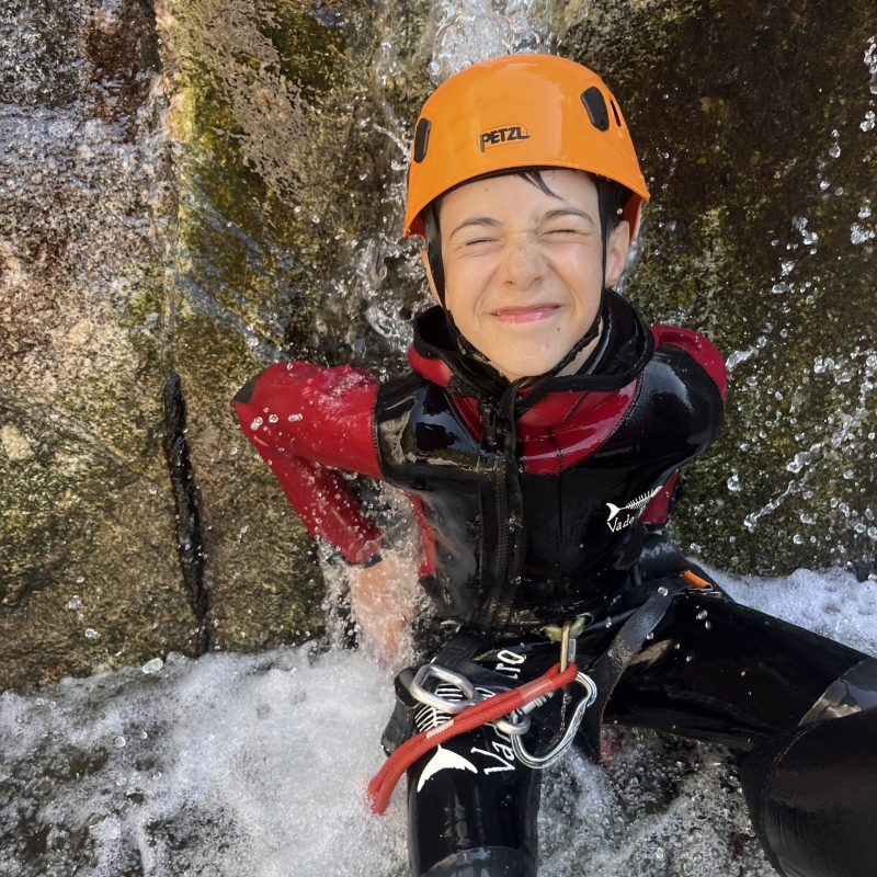 Passage étroit canyoning en Ardèche